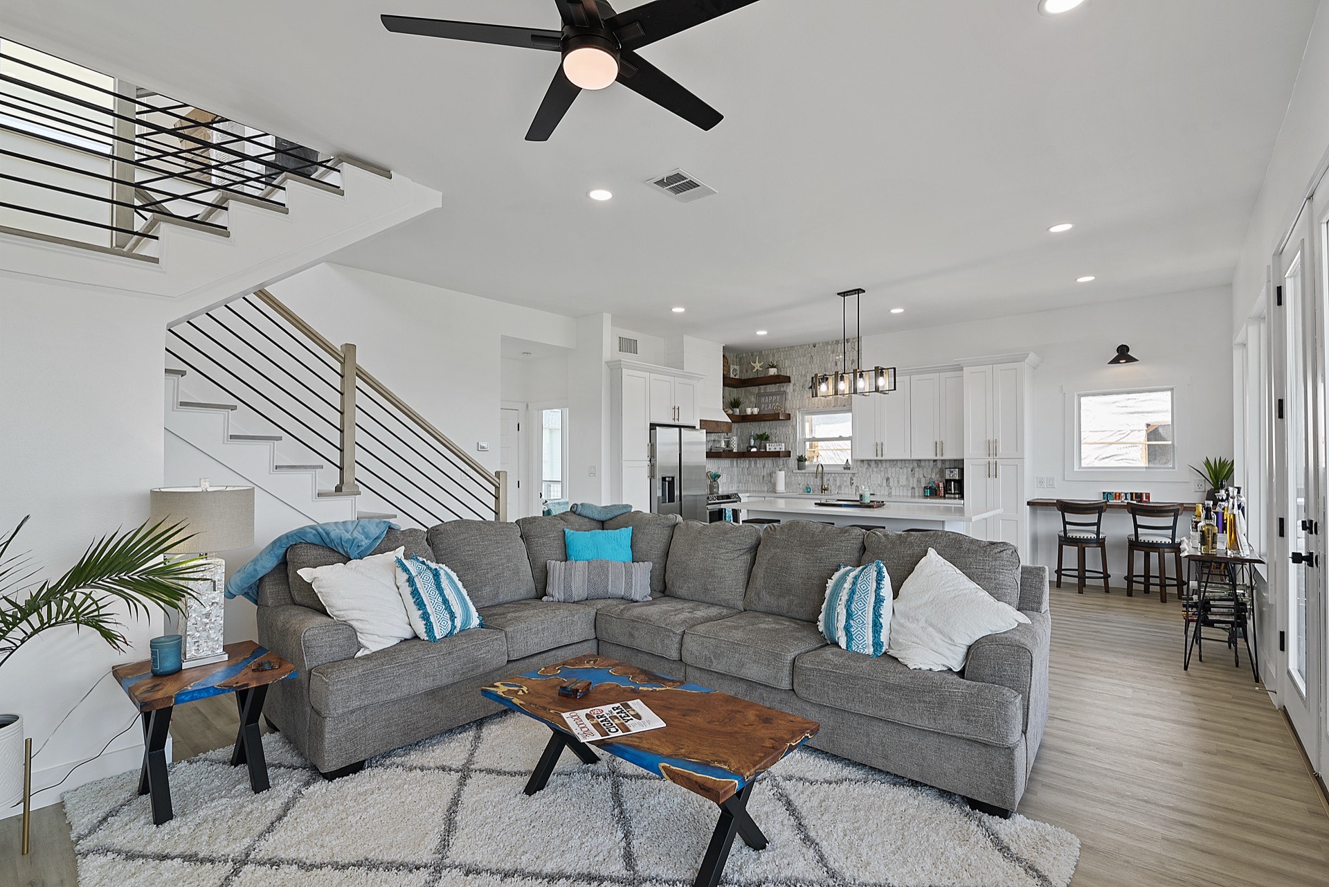 3742 Laguna design details