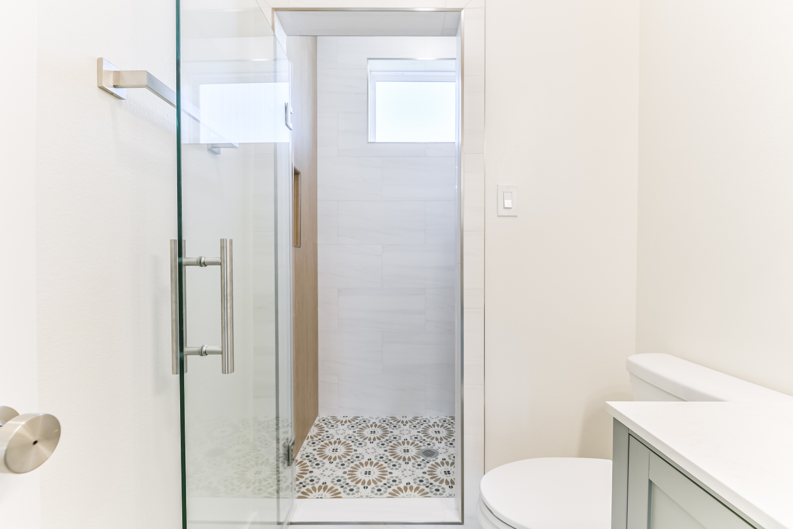 Bathroom patterned tile