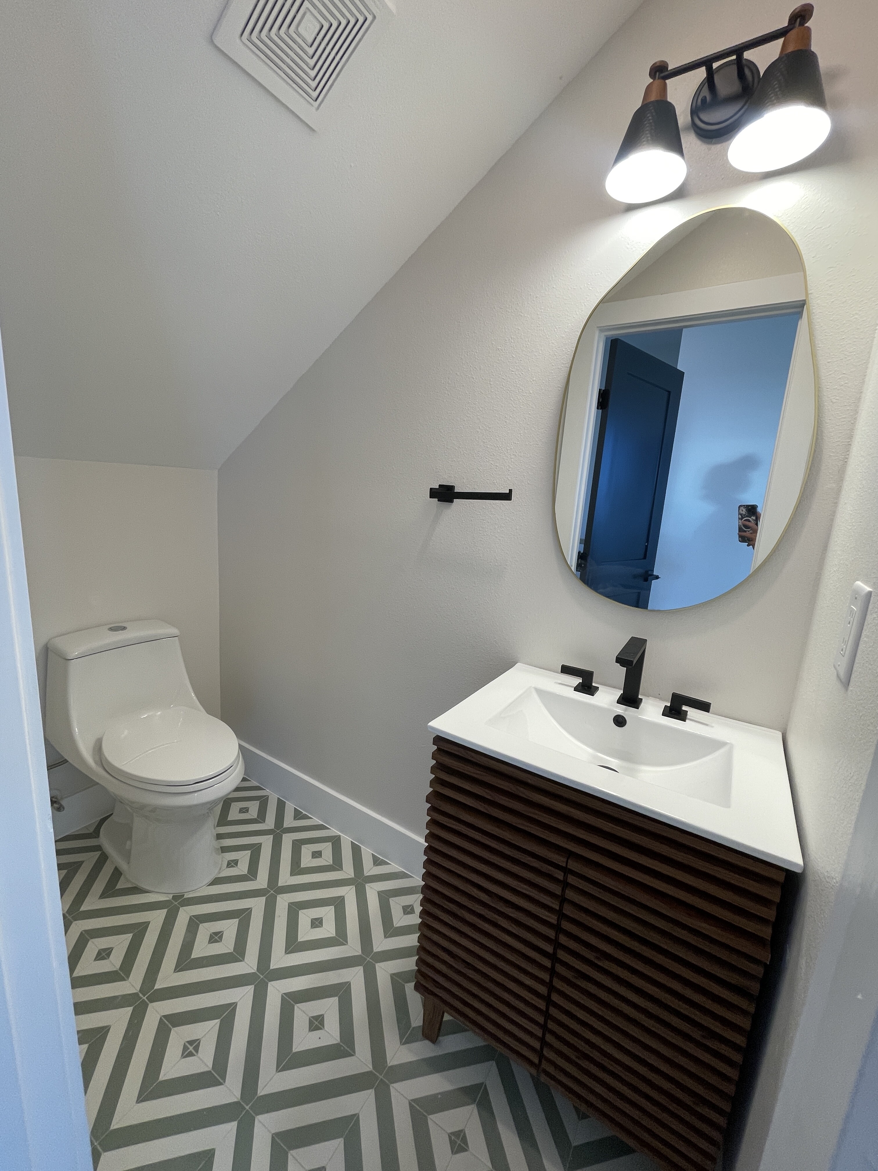 Half bath geometric tile