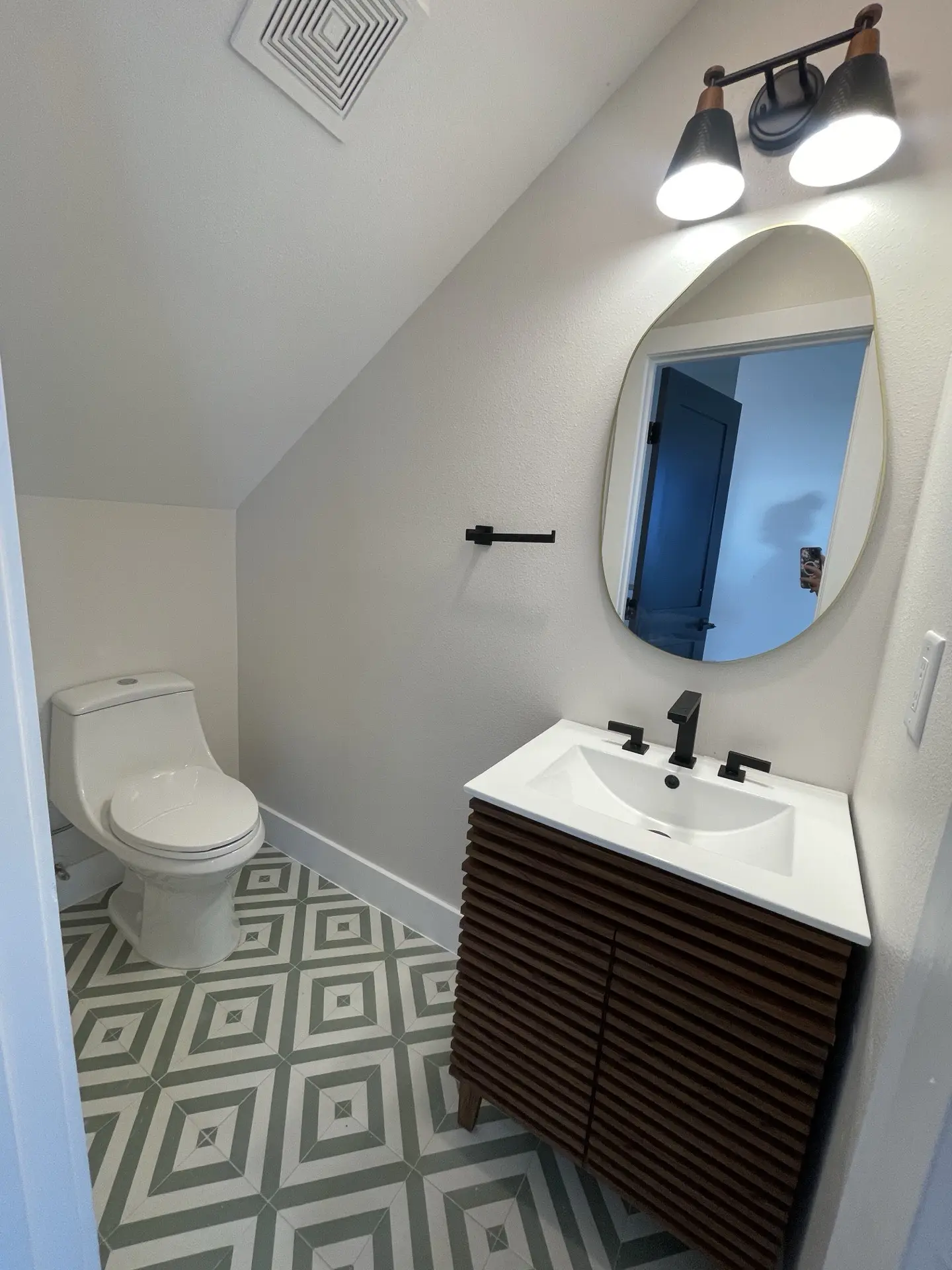 Half bath geometric tile