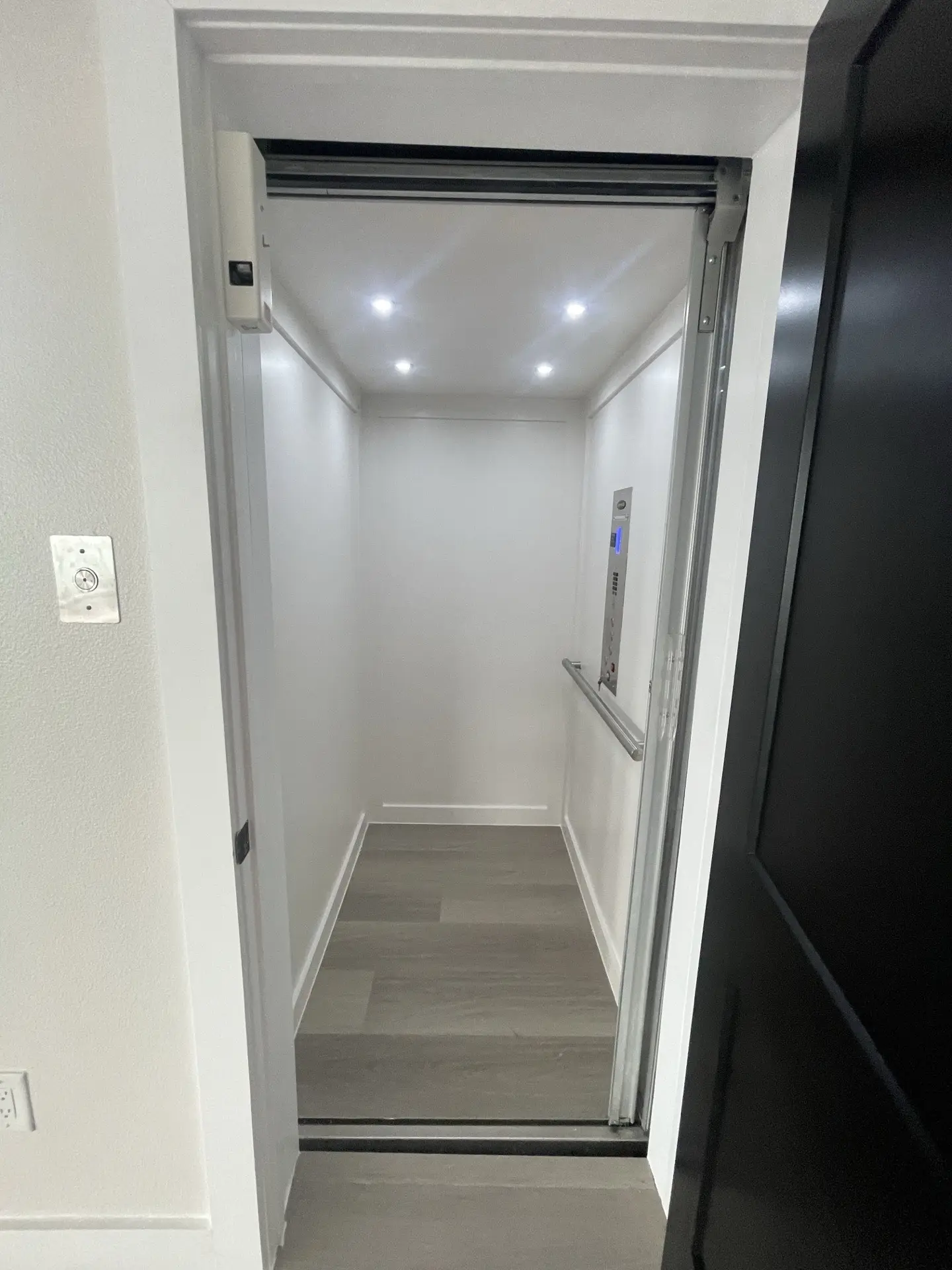 Residential elevator
